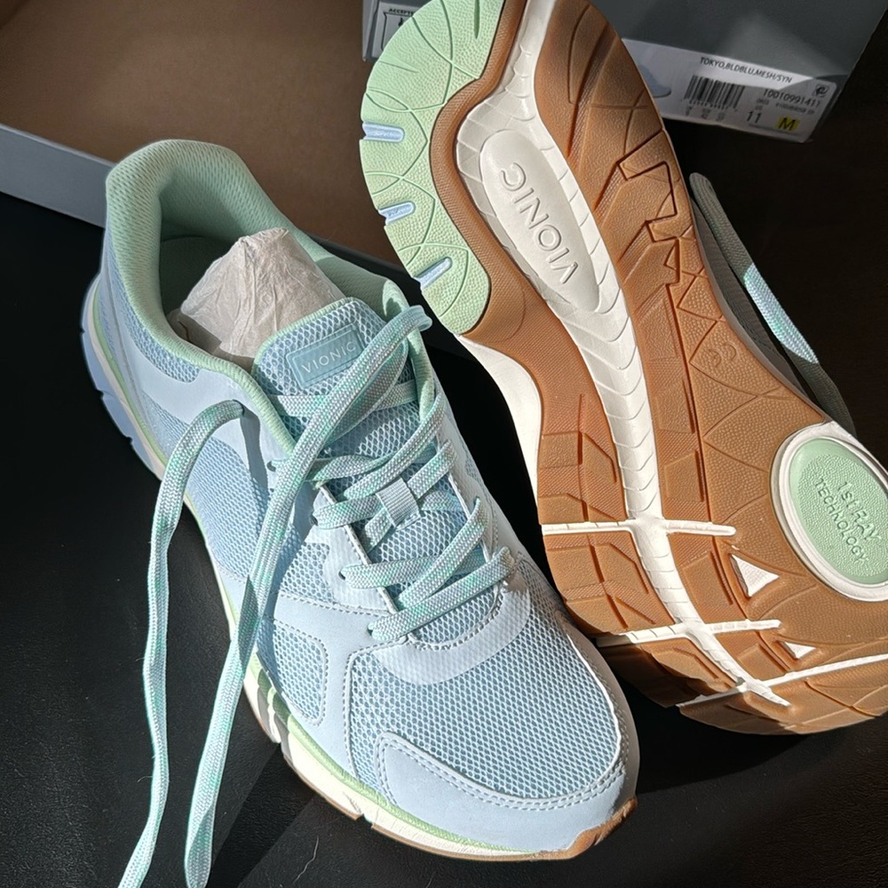 Bionic women’s Tokyo athletic shoe